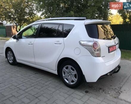 Белый Тойота Версо, объемом двигателя 2 л и пробегом 188 тыс. км за 10500 $, фото 8 на Automoto.ua