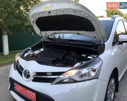 Белый Тойота Версо, объемом двигателя 2 л и пробегом 188 тыс. км за 10500 $, фото 32 на Automoto.ua