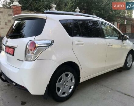 Белый Тойота Версо, объемом двигателя 2 л и пробегом 188 тыс. км за 10500 $, фото 10 на Automoto.ua