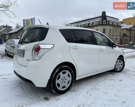 Білий Тойота Версо, об'ємом двигуна 1.6 л та пробігом 200 тис. км за 10300 $, фото 3 на Automoto.ua