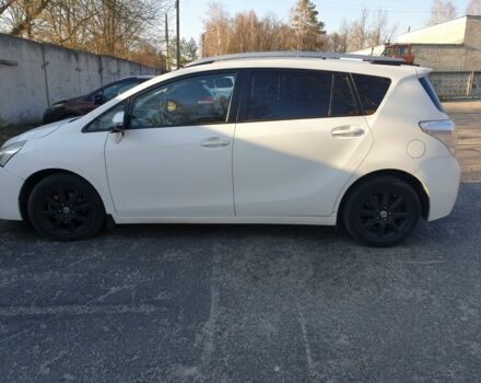 Белый Тойота Версо, объемом двигателя 2 л и пробегом 335 тыс. км за 10948 $, фото 4 на Automoto.ua