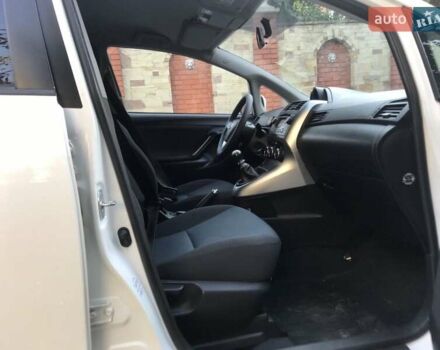 Белый Тойота Версо, объемом двигателя 2 л и пробегом 188 тыс. км за 10500 $, фото 16 на Automoto.ua