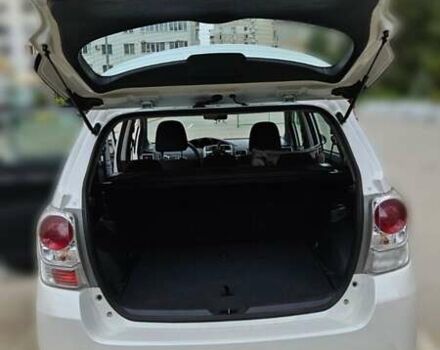 Белый Тойота Версо, объемом двигателя 1.8 л и пробегом 150 тыс. км за 10500 $, фото 4 на Automoto.ua