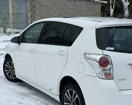 Білий Тойота Версо, об'ємом двигуна 2 л та пробігом 295 тис. км за 10500 $, фото 4 на Automoto.ua