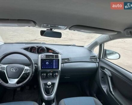 Белый Тойота Версо, объемом двигателя 2 л и пробегом 360 тыс. км за 8800 $, фото 14 на Automoto.ua