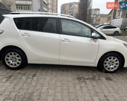 Белый Тойота Версо, объемом двигателя 2 л и пробегом 233 тыс. км за 10400 $, фото 13 на Automoto.ua