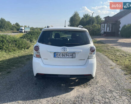 Белый Тойота Версо, объемом двигателя 1.6 л и пробегом 178 тыс. км за 10500 $, фото 3 на Automoto.ua