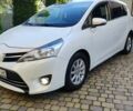 Белый Тойота Версо, объемом двигателя 2 л и пробегом 210 тыс. км за 10500 $, фото 1 на Automoto.ua