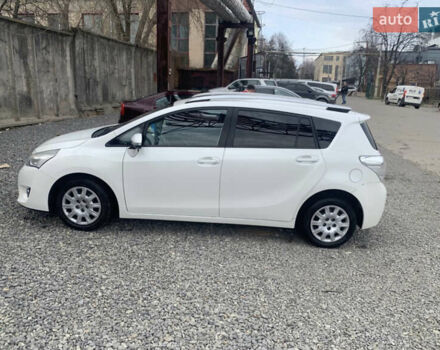 Белый Тойота Версо, объемом двигателя 2 л и пробегом 233 тыс. км за 10400 $, фото 3 на Automoto.ua