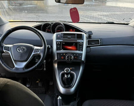 Белый Тойота Версо, объемом двигателя 1.6 л и пробегом 157 тыс. км за 10500 $, фото 11 на Automoto.ua