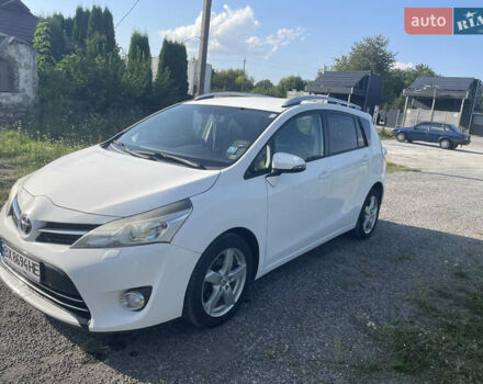 Белый Тойота Версо, объемом двигателя 1.6 л и пробегом 178 тыс. км за 10500 $, фото 2 на Automoto.ua
