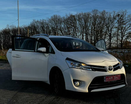 Белый Тойота Версо, объемом двигателя 1.6 л и пробегом 157 тыс. км за 10500 $, фото 4 на Automoto.ua