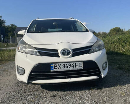 Белый Тойота Версо, объемом двигателя 1.6 л и пробегом 178 тыс. км за 10500 $, фото 1 на Automoto.ua