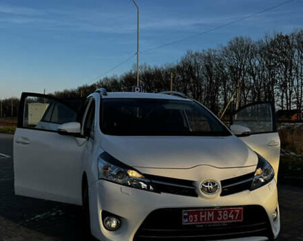 Белый Тойота Версо, объемом двигателя 1.6 л и пробегом 157 тыс. км за 10500 $, фото 1 на Automoto.ua