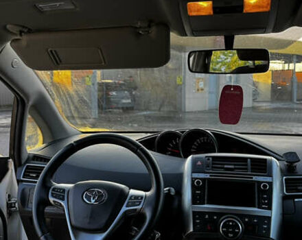 Белый Тойота Версо, объемом двигателя 1.6 л и пробегом 157 тыс. км за 10500 $, фото 14 на Automoto.ua