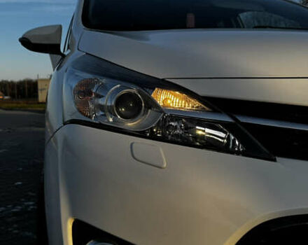 Белый Тойота Версо, объемом двигателя 1.6 л и пробегом 157 тыс. км за 10500 $, фото 27 на Automoto.ua