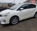 Белый Тойота Версо, объемом двигателя 2.2 л и пробегом 190 тыс. км за 13500 $, фото 1 на Automoto.ua