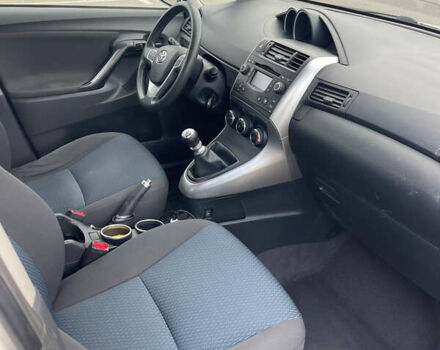 Белый Тойота Версо, объемом двигателя 0 л и пробегом 119 тыс. км за 9600 $, фото 3 на Automoto.ua