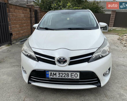 Белый Тойота Версо, объемом двигателя 1.6 л и пробегом 186 тыс. км за 13600 $, фото 5 на Automoto.ua