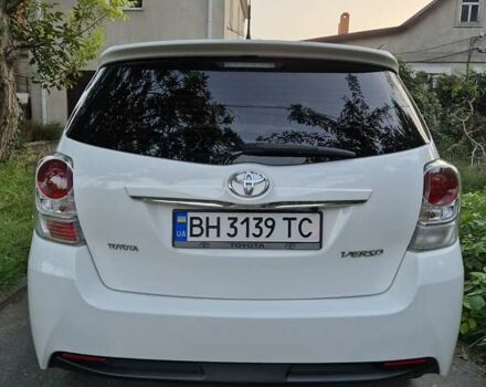 Белый Тойота Версо, объемом двигателя 1.6 л и пробегом 246 тыс. км за 11500 $, фото 2 на Automoto.ua