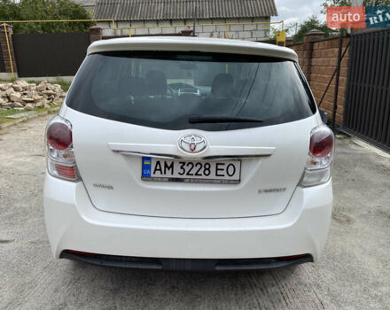 Белый Тойота Версо, объемом двигателя 1.6 л и пробегом 186 тыс. км за 13600 $, фото 3 на Automoto.ua