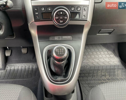 Белый Тойота Версо, объемом двигателя 1.6 л и пробегом 186 тыс. км за 13600 $, фото 14 на Automoto.ua