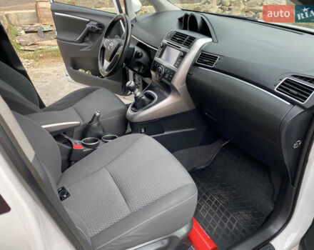 Белый Тойота Версо, объемом двигателя 1.6 л и пробегом 186 тыс. км за 13600 $, фото 8 на Automoto.ua