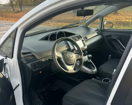 Білий Тойота Версо, об'ємом двигуна 1.6 л та пробігом 230 тис. км за 11500 $, фото 5 на Automoto.ua