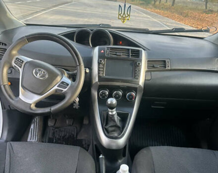 Білий Тойота Версо, об'ємом двигуна 1.6 л та пробігом 230 тис. км за 11500 $, фото 7 на Automoto.ua