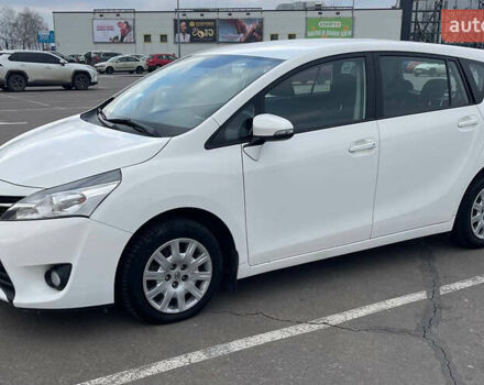 Белый Тойота Версо, объемом двигателя 0 л и пробегом 119 тыс. км за 9600 $, фото 1 на Automoto.ua