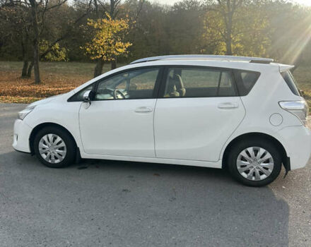 Білий Тойота Версо, об'ємом двигуна 1.6 л та пробігом 230 тис. км за 11500 $, фото 4 на Automoto.ua