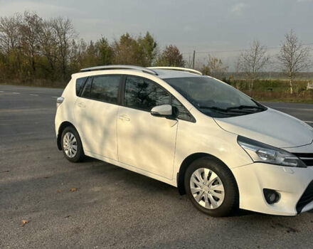 Білий Тойота Версо, об'ємом двигуна 1.6 л та пробігом 230 тис. км за 11500 $, фото 1 на Automoto.ua