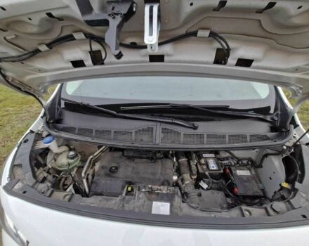 Белый Тойота Версо, объемом двигателя 2 л и пробегом 33 тыс. км за 32500 $, фото 8 на Automoto.ua