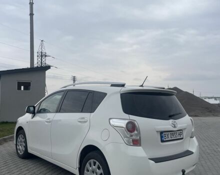 Белый Тойота Версо, объемом двигателя 2 л и пробегом 364 тыс. км за 8000 $, фото 2 на Automoto.ua
