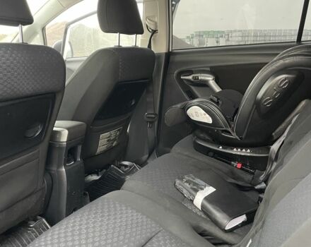 Белый Тойота Версо, объемом двигателя 2 л и пробегом 364 тыс. км за 8000 $, фото 12 на Automoto.ua