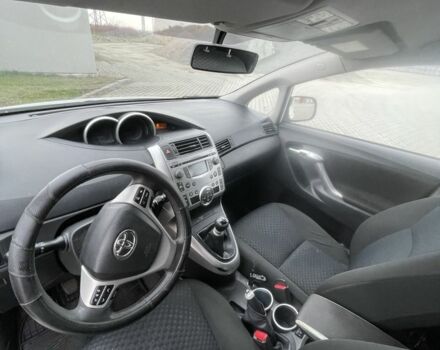 Белый Тойота Версо, объемом двигателя 2 л и пробегом 364 тыс. км за 8000 $, фото 5 на Automoto.ua