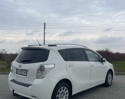 Белый Тойота Версо, объемом двигателя 2 л и пробегом 364 тыс. км за 8000 $, фото 3 на Automoto.ua