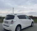 Белый Тойота Версо, объемом двигателя 2 л и пробегом 364 тыс. км за 8000 $, фото 3 на Automoto.ua