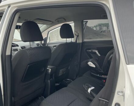 Белый Тойота Версо, объемом двигателя 2 л и пробегом 364 тыс. км за 8000 $, фото 11 на Automoto.ua