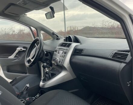 Белый Тойота Версо, объемом двигателя 2 л и пробегом 364 тыс. км за 8000 $, фото 7 на Automoto.ua