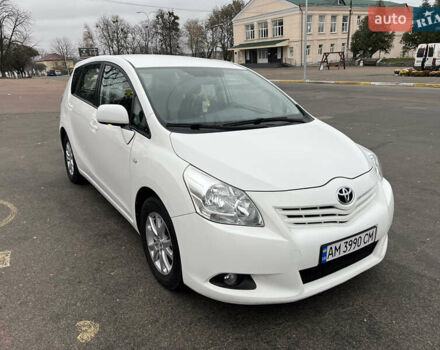Білий Тойота Версо, об'ємом двигуна 2 л та пробігом 201 тис. км за 8900 $, фото 1 на Automoto.ua