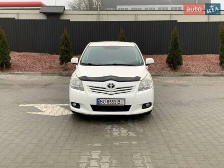 Белый Тойота Версо, объемом двигателя 2.23 л и пробегом 292 тыс. км за 10500 $, фото 1 на Automoto.ua