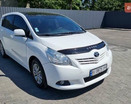 Білий Тойота Версо, об'ємом двигуна 2 л та пробігом 260 тис. км за 9000 $, фото 1 на Automoto.ua