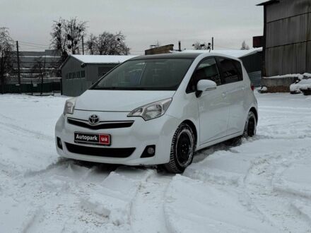 Белый Тойота Версо, объемом двигателя 1.4 л и пробегом 225 тыс. км за 6990 $, фото 1 на Automoto.ua