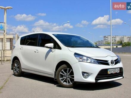 Тойота Версо 2013 у Харкові на Automoto.ua Білий Тойота Версо, об'ємом двигуна 1.8 л та пробігом 325 тис. км за 9999 $, фото 1 на Automoto.ua