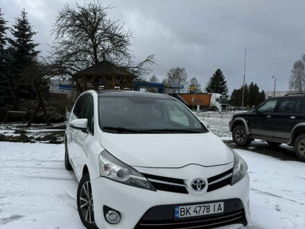 Білий Тойота Версо, об'ємом двигуна 2 л та пробігом 295 тис. км за 10500 $, фото 1 на Automoto.ua