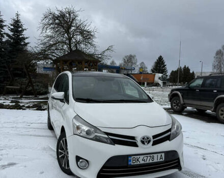 Белый Тойота Версо, объемом двигателя 2 л и пробегом 295 тыс. км за 10500 $, фото 1 на Automoto.ua