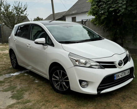 Білий Тойота Версо, об'ємом двигуна 2 л та пробігом 280 тис. км за 11650 $, фото 1 на Automoto.ua