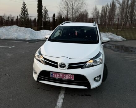 Белый Тойота Версо, объемом двигателя 1.6 л и пробегом 158 тыс. км за 11100 $, фото 1 на Automoto.ua