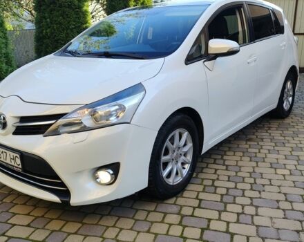 Белый Тойота Версо, объемом двигателя 2 л и пробегом 210 тыс. км за 10500 $, фото 1 на Automoto.ua